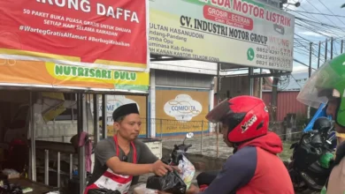 Alfamart, WINGS Group, lalu Bank Aladin Bagikan 54.000 Paket Berbuka Lewat Inisiatif Warteg Gratis