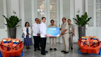 Chandra Asri Distribusikan 20 Perahu Operasional Tanggulangi Banjir di DKI DKI Jakarta