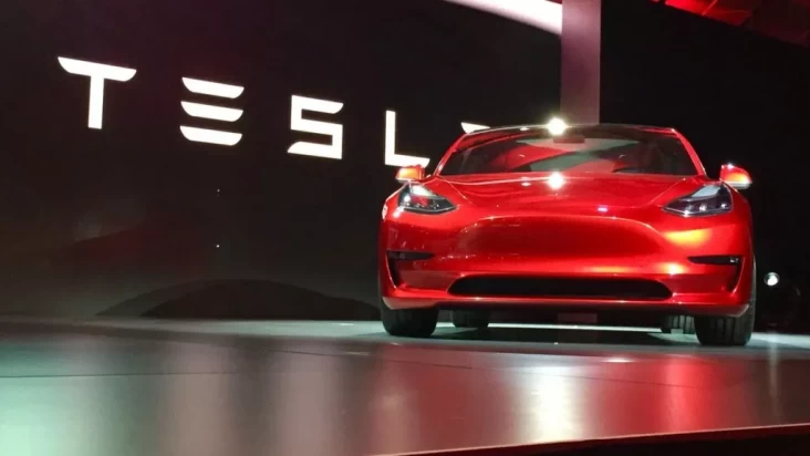 Elon Musk Izinkan Tesla Dijual di tempat area Arab Saudi