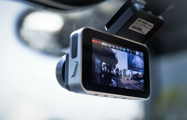 Keselamatan Maksimal di tempat di Jalanan: Dashcam 2025 dengan Fitur ADAS & Kontrol Suara!
