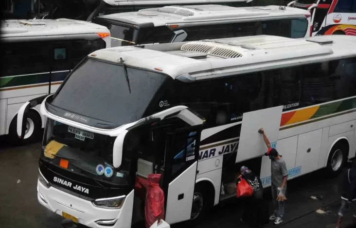 Panduan Memilih Bus yang tersebut digunakan Layak Jalan lewat Stiker: Biru, Pink, lalu Tanda X, Apa Bedanya?