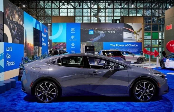 Panggung Otomotif Februari 2025: Toyota Kuasai 35 Persen Pasar, Persaingan 3 Besar Memanas!