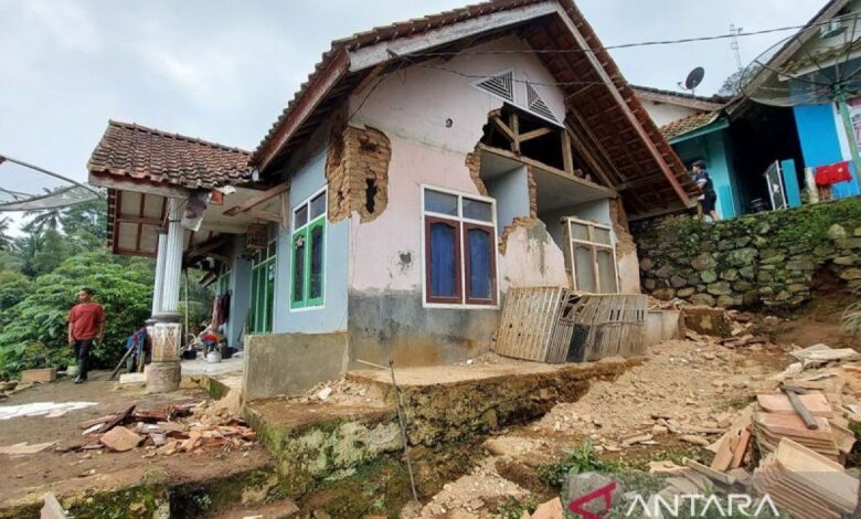 Angin kencang landa Korsel, berbagai bangunan roboh dan juga listrik padam